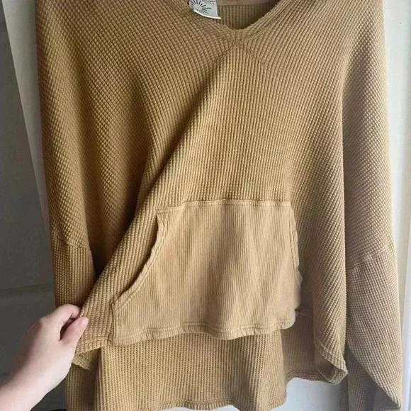 Offline by Aerie Waffle Knit Hoodie Sweatshirt Oversized XL V Neck Cropped Camel - Picture 6 of 10